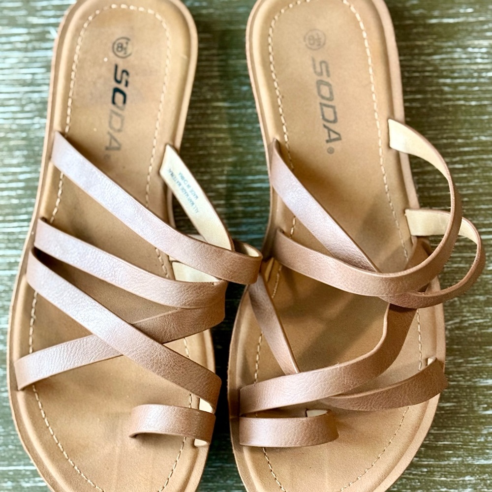 Soda “Isabel” Women's Brown cross bands toe ring sandals